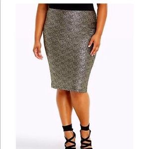 Torrid metallic pencil skirt size 4